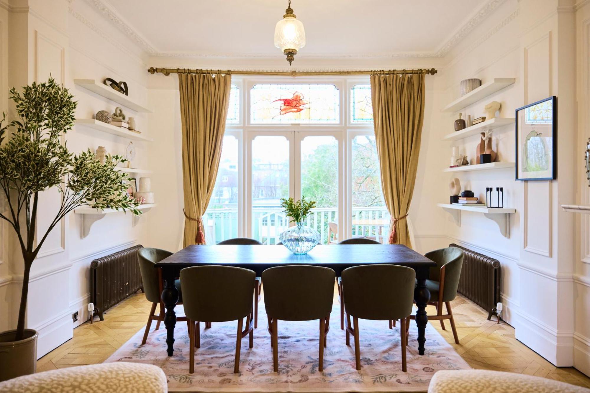 The Rosebery Retreat - Inviting 4bdr With Garden Appartement *